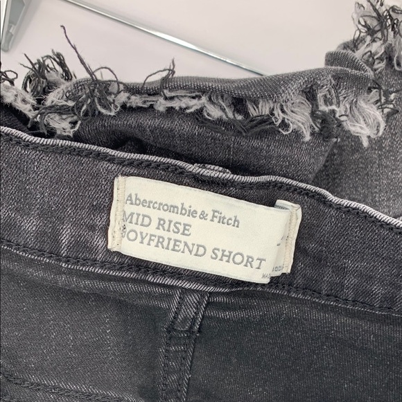 Abercrombie & Fitch mid-rise Boyfriend cut-off jean shorts black frayed hem 27 4 - Picture 4 of 4